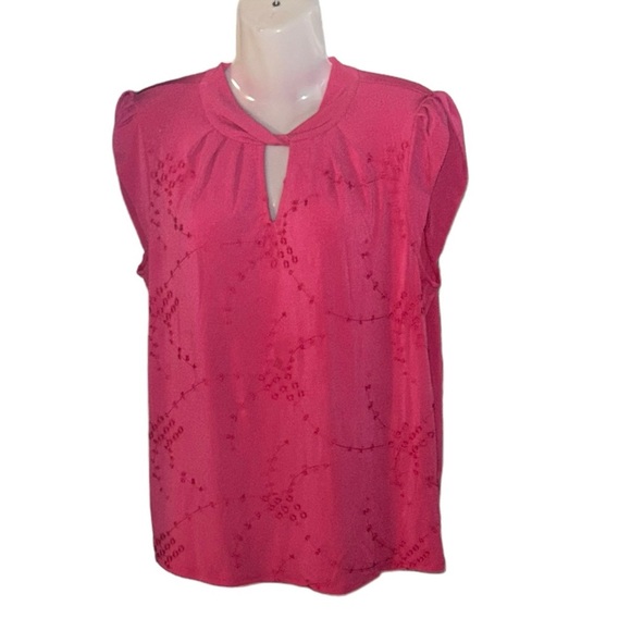 Pink Elle Beautiful blouse Sz M Embroidered keyhole opening - Picture 7 of 11